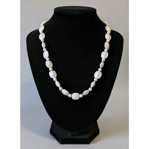Vtg White Beaded Elegant Retro Classic Designer Statement‎ Fashion Necklace